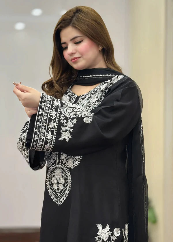 Black & White Embroidered 3-Piece Lawn Suit – Elegant Summer Collection
