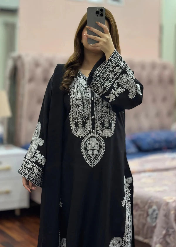 Black & White Embroidered 3-Piece Lawn Suit – Elegant Summer Collection
